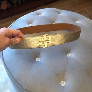 Tory Burch 1.5” reversible logo belt
